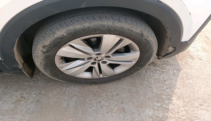 2022 Skoda KUSHAQ AMBITION 1.0L TSI MT, Petrol, Manual, 86,820 km, tyre