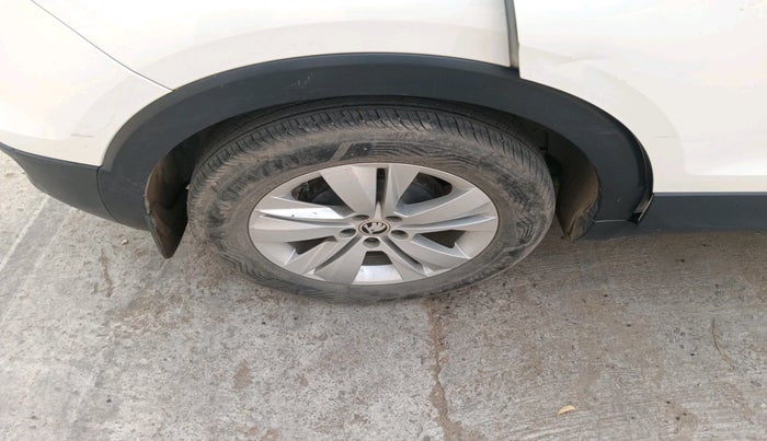 2022 Skoda KUSHAQ AMBITION 1.0L TSI MT, Petrol, Manual, 86,820 km, tyre