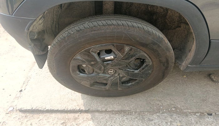 2025 Tata PUNCH PURE MT, Petrol, Manual, 4,708 km, tyre