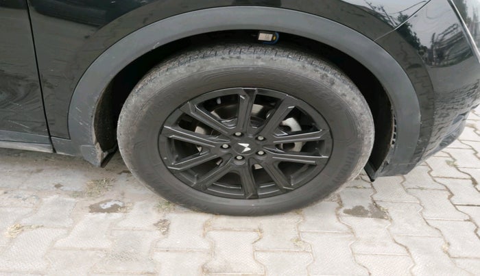 2024 Mahindra XUV700 AX 7 LUXURY P AT 7 STR, Petrol, Automatic, 11,175 km, tyre