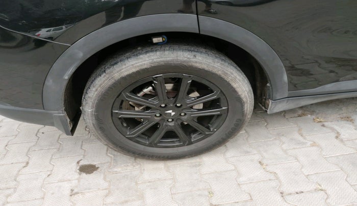 2024 Mahindra XUV700 AX 7 LUXURY P AT 7 STR, Petrol, Automatic, 11,175 km, tyre