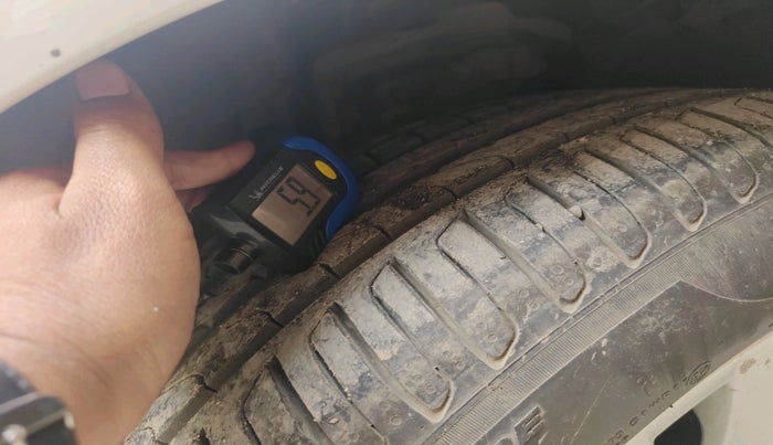 2011 BMW 7 Series 730Ld, Diesel, Automatic, 1,08,874 km, tyre