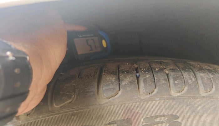 2011 BMW 7 Series 730Ld, Diesel, Automatic, 1,08,874 km, tyre