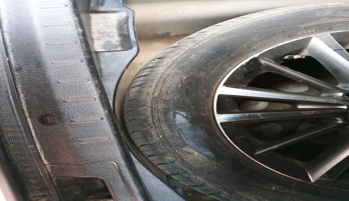 2015 Toyota Corolla Altis VL CVT PETROL, Petrol, Automatic, 1,45,264 km, tyre