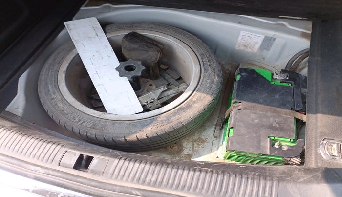 2011 Audi A6 2.7 TDI, Diesel, Automatic, 1,70,981 km, tyre