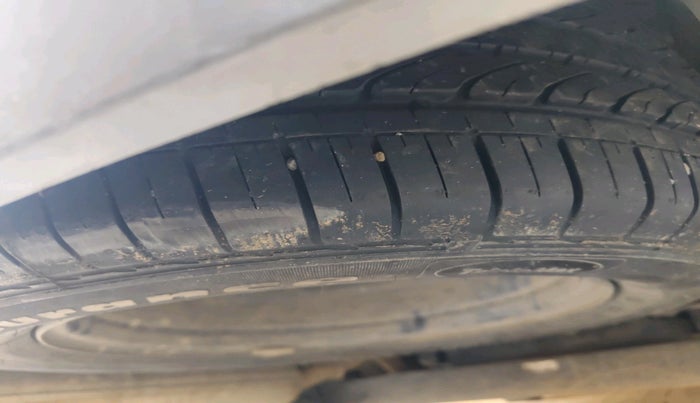 2021 MG HECTOR PLUS SUPER 1.5 PETROL TURBO HYBRID MT 7-STR, Petrol, Manual, 33,213 km, tyre