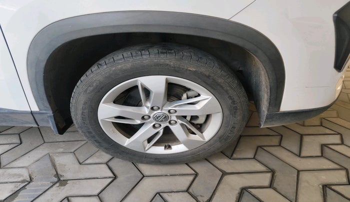 2021 MG HECTOR PLUS SUPER 1.5 PETROL TURBO HYBRID MT 7-STR, Petrol, Manual, 33,213 km, tyre