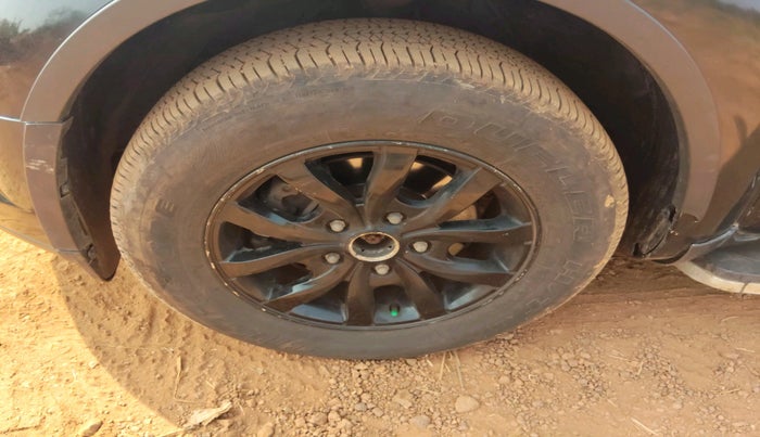 2016 Mahindra XUV500 W10 AT, Diesel, Automatic, 89,908 km, tyre