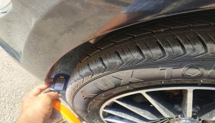 2012 Skoda Rapid AMBITION 1.6 TDI CR MT PLUS, Diesel, Manual, 1,32,355 km, tyre