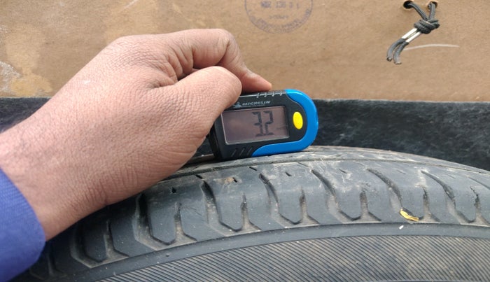 2018 Maruti Dzire VDI, Diesel, Manual, 87,427 km, tyre