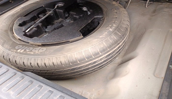 2017 Maruti Vitara Brezza ZDI PLUS, Diesel, Manual, 1,15,440 km, tyre