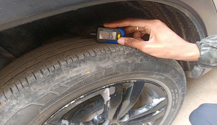 2017 Maruti Vitara Brezza ZDI PLUS, Diesel, Manual, 1,15,440 km, tyre