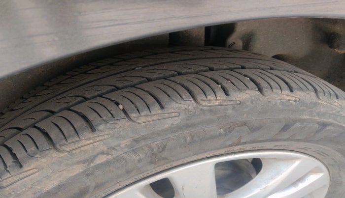 2016 Maruti Ertiga ZXI+, Petrol, Manual, 54,728 km, tyre