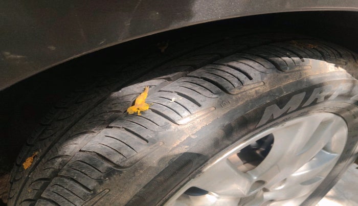 2016 Maruti Ertiga ZXI+, Petrol, Manual, 54,728 km, tyre