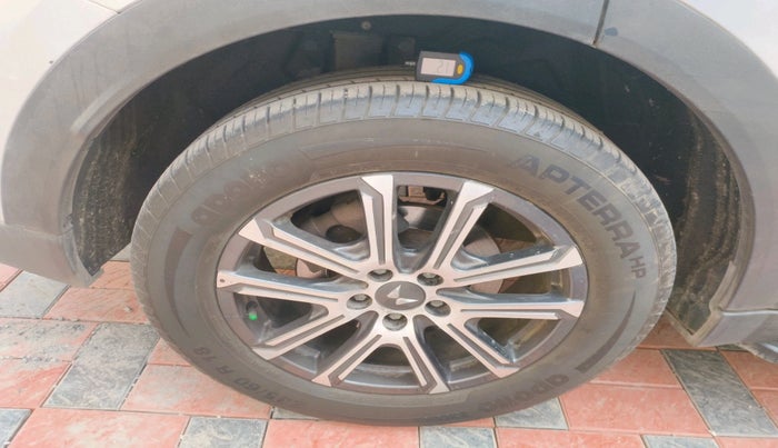 2021 Mahindra XUV700 AX 7 P AT 7 STR, Petrol, Automatic, 50,632 km, tyre