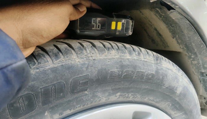 2011 Hyundai i10 SPORTZ 1.2, Petrol, Manual, 60,460 km, tyre