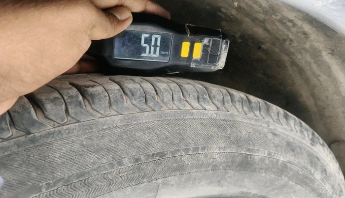 2011 Hyundai i10 SPORTZ 1.2, Petrol, Manual, 60,460 km, tyre