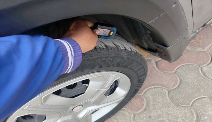 2017 Maruti Vitara Brezza VDI, Diesel, Manual, 77,859 km, tyre