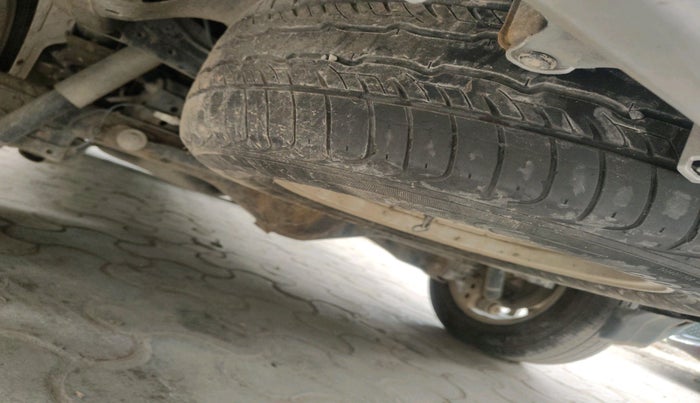 2017 Toyota Innova Crysta 2.4 VX 8 STR, Diesel, Manual, 2,85,531 km, tyre