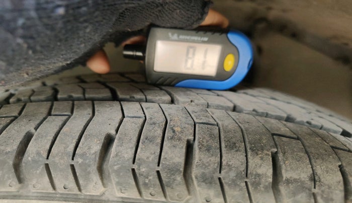 2017 Toyota Innova Crysta 2.4 VX 8 STR, Diesel, Manual, 2,85,531 km, tyre