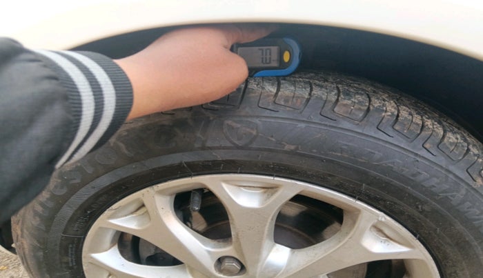 2014 Ford Figo TITANIUM 1.4 DIESEL, Diesel, Manual, 1,04,238 km, tyre