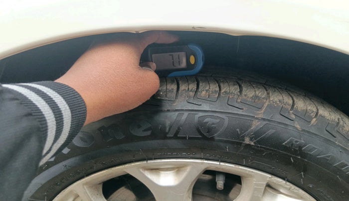 2014 Ford Figo TITANIUM 1.4 DIESEL, Diesel, Manual, 1,04,238 km, tyre