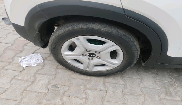 2021 KIA SONET HTK PLUS 1.2, Petrol, Manual, 61,559 km, tyre