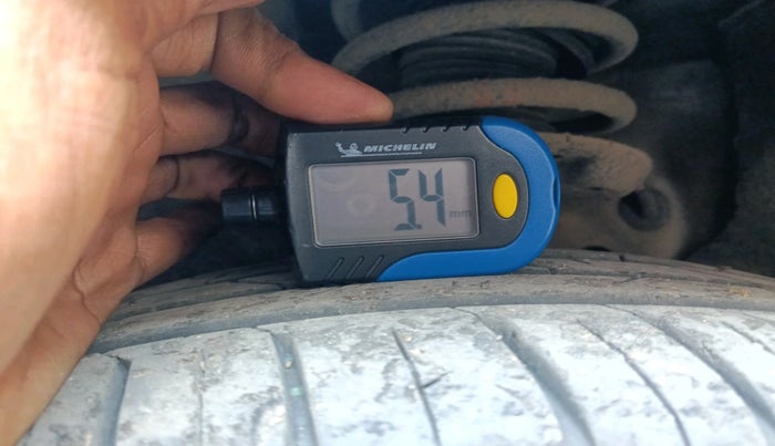 2011 Skoda Laura AMBIENTE 2.0 TDI CR MT, Diesel, Manual, 2,85,599 km, tyre