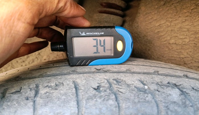 2011 Skoda Laura AMBIENTE 2.0 TDI CR MT, Diesel, Manual, 2,85,599 km, tyre