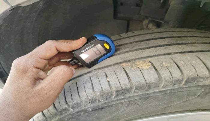 2020 Hyundai VENUE S 1.2, Petrol, Manual, 1,06,607 km, tyre