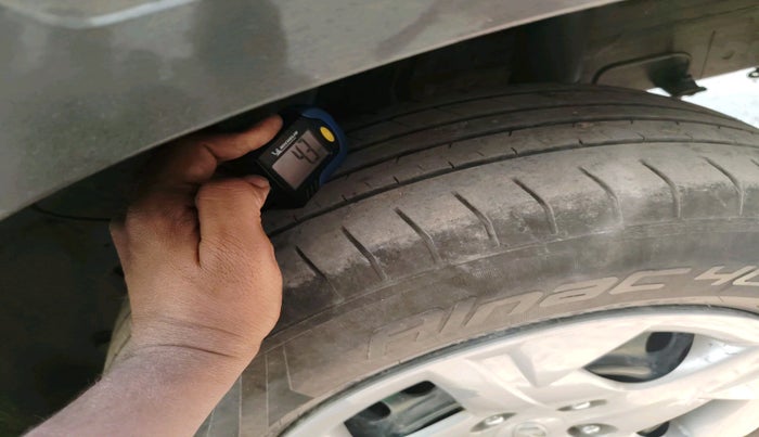 2020 Hyundai VENUE S 1.2, Petrol, Manual, 1,06,607 km, tyre