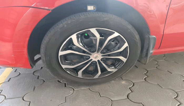 2016 Volkswagen Polo COMFORTLINE 1.5L, Diesel, Manual, 1,10,292 km, tyre