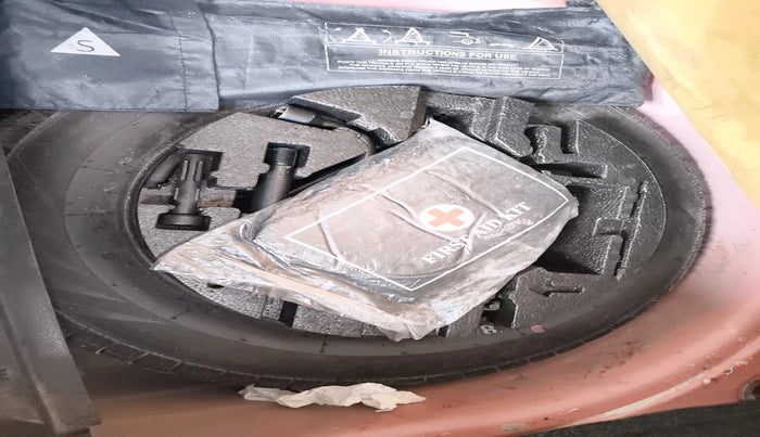 2016 Volkswagen Polo COMFORTLINE 1.5L, Diesel, Manual, 1,10,292 km, tyre