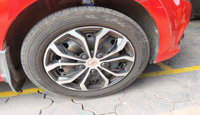 2016 Volkswagen Polo COMFORTLINE 1.5L, Diesel, Manual, 1,10,292 km, tyre