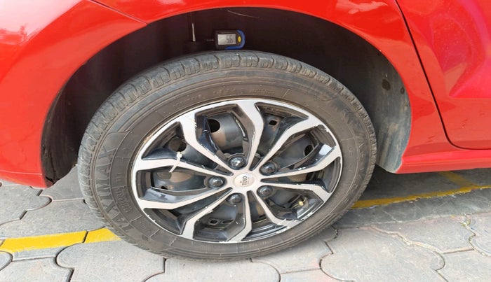 2016 Volkswagen Polo COMFORTLINE 1.5L, Diesel, Manual, 1,10,292 km, tyre