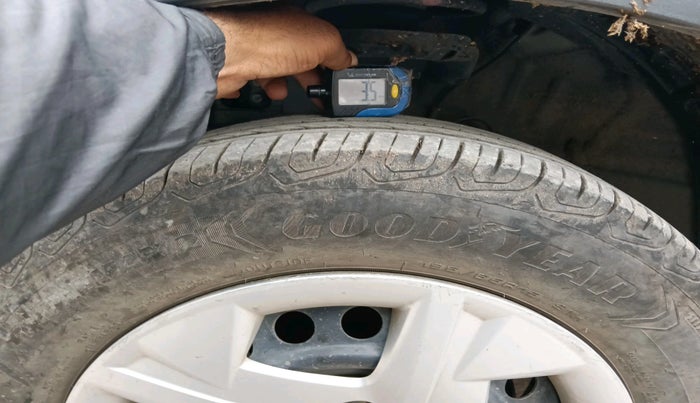 2019 Hyundai VENUE S 1.2, Petrol, Manual, 80,684 km, tyre