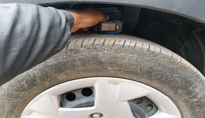 2019 Hyundai VENUE S 1.2, Petrol, Manual, 80,684 km, tyre