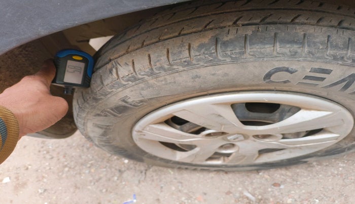 2017 Renault Kwid RXT 1.0 (O), Petrol, Manual, 37,663 km, tyre