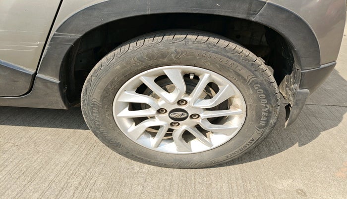 2016 Mahindra Kuv100 K8 6 STR, Petrol, Manual, 83,585 km, tyre