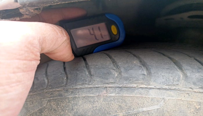 2013 Maruti Ertiga VDI, Diesel, Manual, 2,09,698 km, tyre