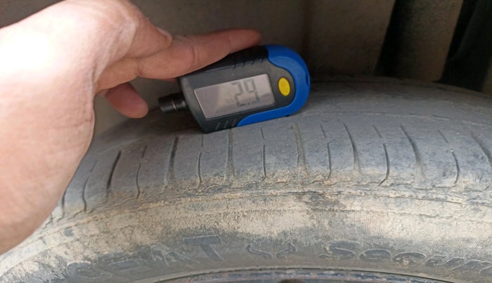 2013 Maruti Ertiga VDI, Diesel, Manual, 2,09,698 km, tyre