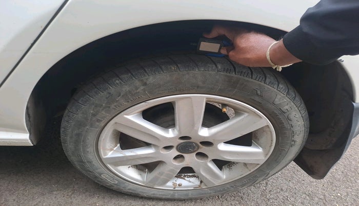 2012 Volkswagen Polo HIGHLINE1.2L, Petrol, Manual, 83,432 km, tyre