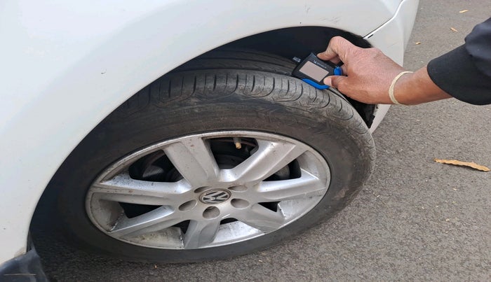 2012 Volkswagen Polo HIGHLINE1.2L, Petrol, Manual, 83,432 km, tyre