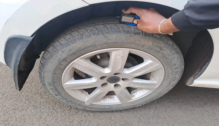 2012 Volkswagen Polo HIGHLINE1.2L, Petrol, Manual, 83,432 km, tyre