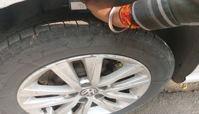 2013 Volkswagen Polo HIGHLINE DIESEL, Diesel, Manual, 1,44,983 km, tyre