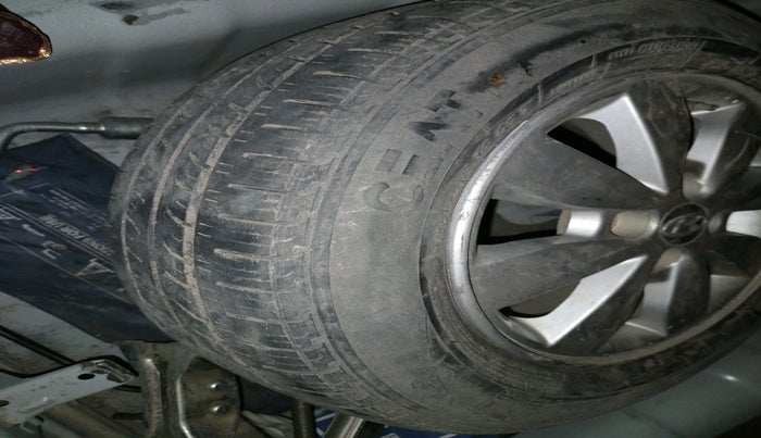 2016 Hyundai Xcent SX 1.2, Petrol, Manual, 1,29,506 km, tyre