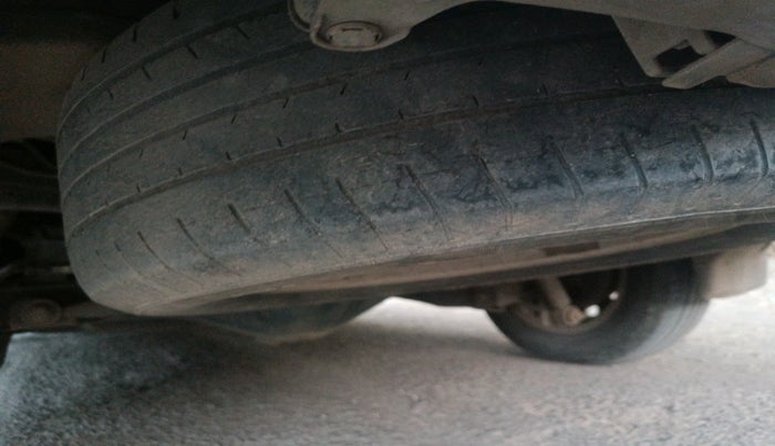 2017 Toyota Innova Crysta 2.4 GX 8 STR, Diesel, Manual, 1,67,706 km, tyre