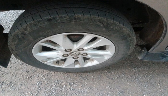 2017 Toyota Innova Crysta 2.4 GX 8 STR, Diesel, Manual, 1,67,706 km, tyre