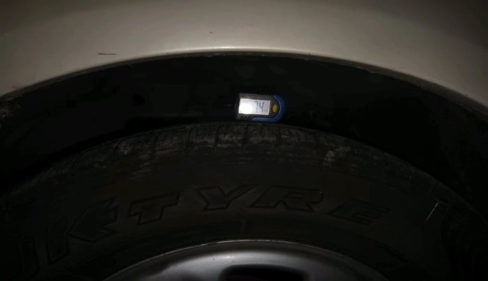 2013 Tata Safari Storme 2.2 EX 4X2, Diesel, Manual, 88,448 km, tyre