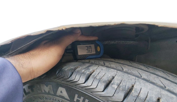 2013 Chevrolet Spark LT 1.0, Petrol, Manual, 1,36,000 km, tyre